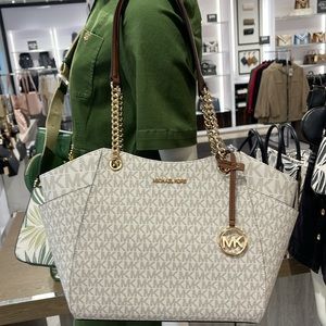 MICHAEL KORS 
Jet Set Large Signature Shoulder Tote Bag
Vanilla 
NWT